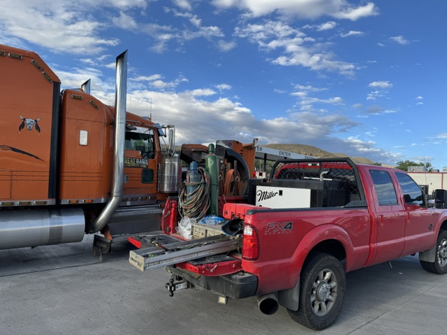 Tailgate equipment layout for mobile welding service